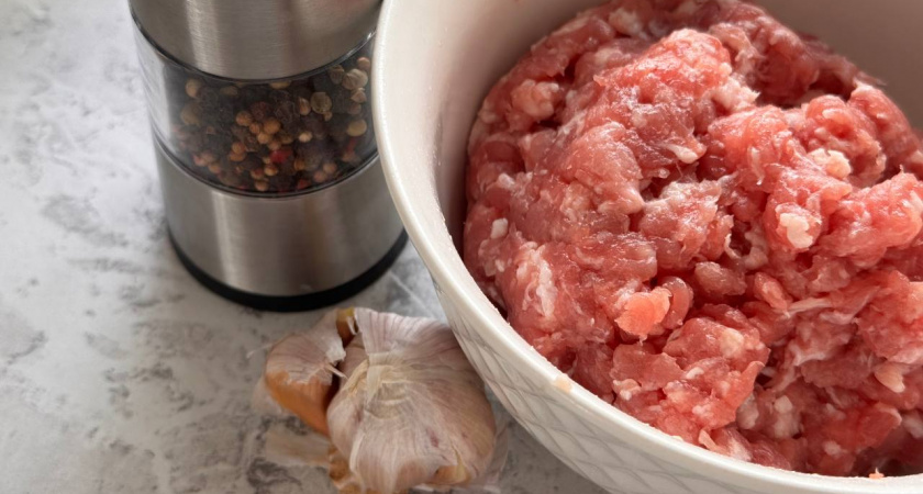 Почему в СССР хозяйки в фарш для котлет добавляли газировку: секрет, о котором все почему-то забыли