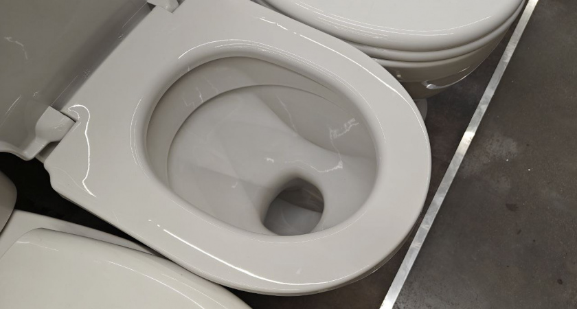 За одну ночь отбелила унитаз до скрипа - теперь он чище первого снега: мудрый сантехник раскрыл свои секреты