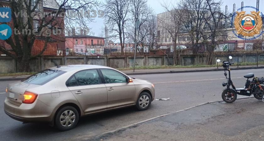  В Калининграде скутерист попал в больницу после лобового столкновения с автомобилем