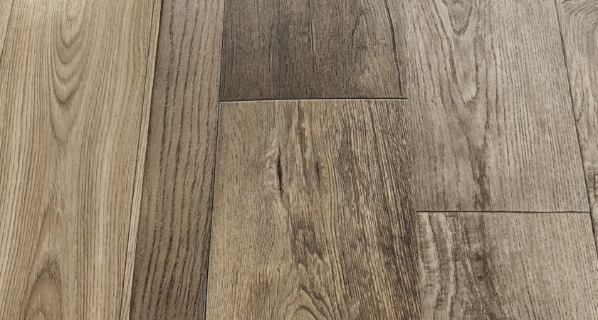 Про паркет и ламинат можно навсегда забыть: мастер подсказал лучшее покрытие для пола — теплое, практичное и стильное