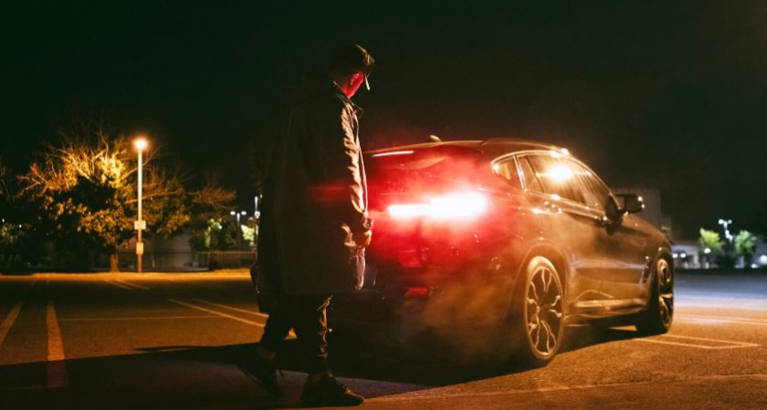 Калининградец сжёг «Мерседес» мужчины из-за личной вражды: ущерб — 800 тысяч, заведено дело