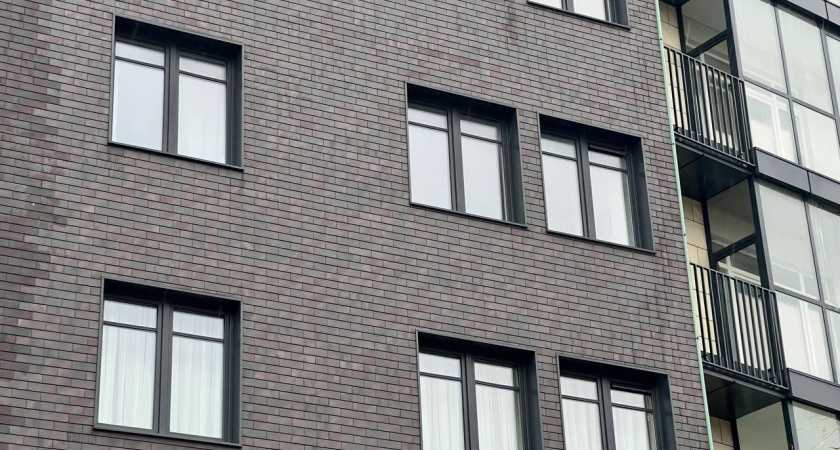 Жительница Калининграда, задыхавшаяся от сигаретного дыма соседей, выиграла суд: курильщикам присудили выплатить 40 тысяч