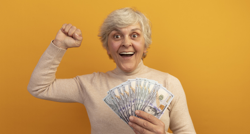 Бабушки-мошенницы: зачем старики массово продают квартиры, а потом отсуживают их обратно - разбираемся в "эффекте Долиной"