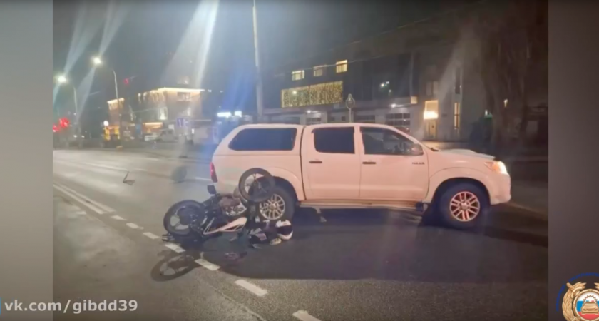  В Калининграде 18-летняя пассажирка мотоцикла в тяжелом состоянии после аварии на Киевской