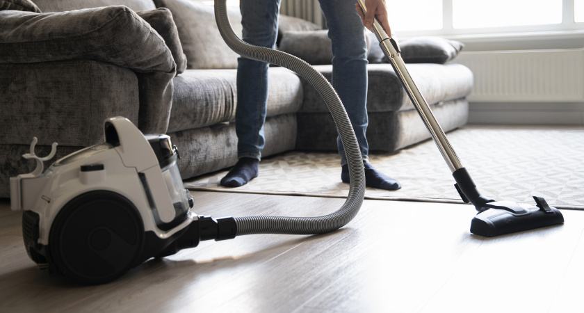 Пылесос почти отправился на помойку, но я сделал это — и он заработал как новый: лайфхак от мастера