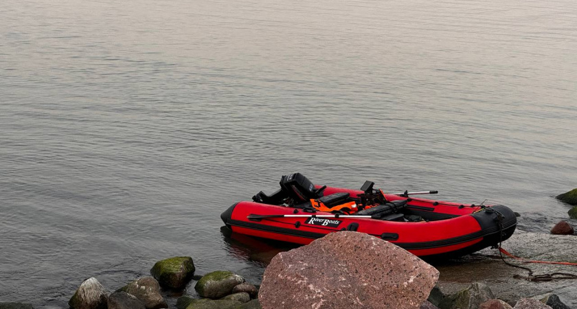 Под Балтийском рыбак выпал из лодки и погиб в море