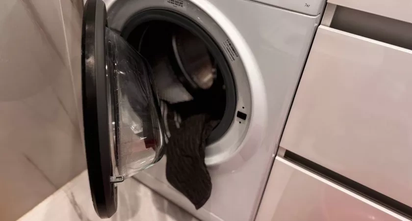 Сначала не верила, а теперь делаю так всегда: вот зачем кладу мешочек с солью в машинку