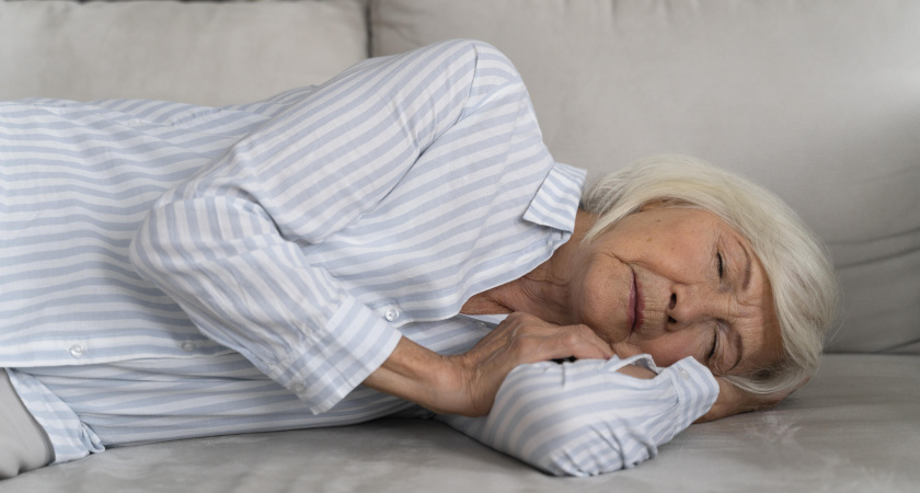 Старушка лежала при смерти 3 недели, но пришла подруга и всё изменила: она сказали всего 1 фразу