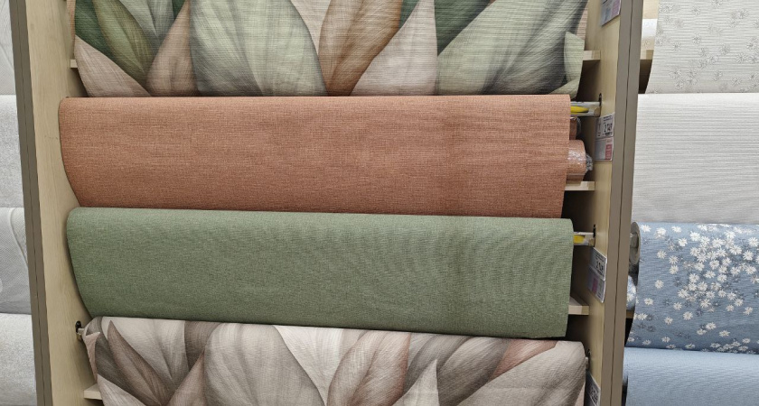 Обои — не единственный вариант: ремонтники обожают эти 2 практичных способа отделки стен