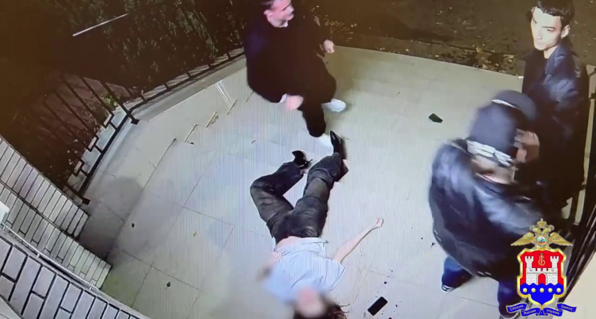 В Калининграде двое избили семейную пару за отказ девушки познакомиться
