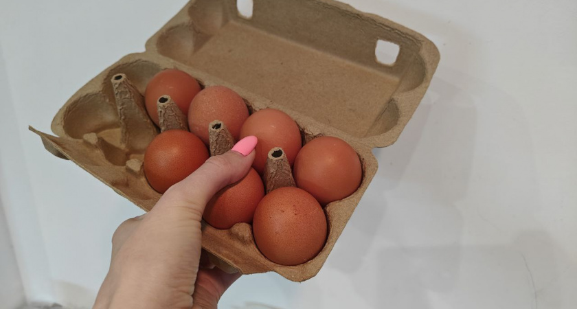 На цену и категорию яиц давно не смотрю: есть 2 других признака и они важнее в 100 раз - больше «тухлятину» не покупаю