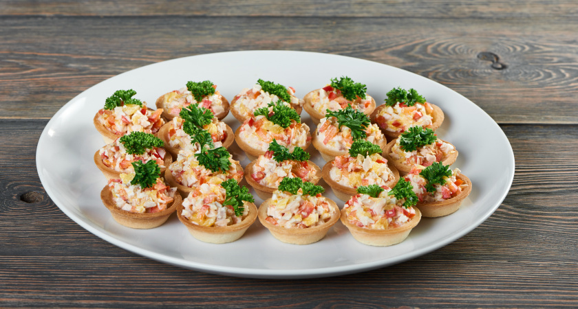 Когда гости уже в пути, а вы еще в фартуке: 3 быстрые начинки для тарталеток за 5 минут - идеально для новогоднего стола