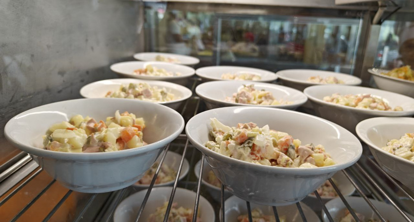 Салаты — в мусор, а не в унитаз: водоканал Калининграда сделал важное новогоднее предупреждение для всех жителей