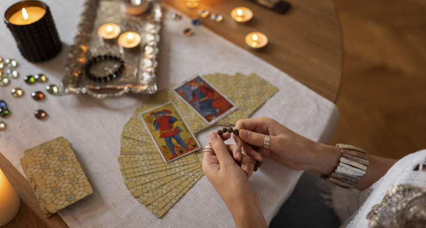 5 простых гаданий на Рождество для ленивых: в ночь с 6 на 7 января даже скептики тянутся к зеркалу и свече