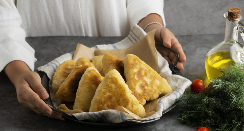 Как жарить пирожки, чтобы они были полностью пропеклись внутри без сырого теста: запомните этот трюк раз и навсегда