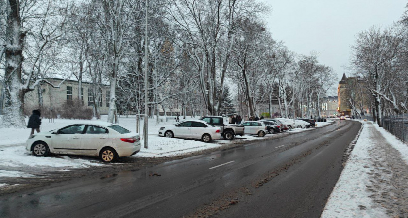 На Московском проспекте в Калининграде четыре машины столкнулись в одну цепочку,пострадал водитель