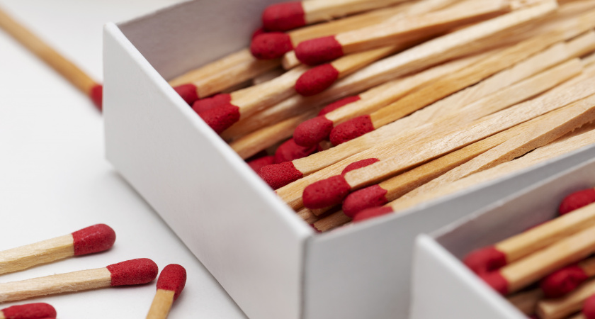 Зачем ушлые хозяйки кладут спичечный коробок в шкаф: совет из СССР, о котором вы точно не знали