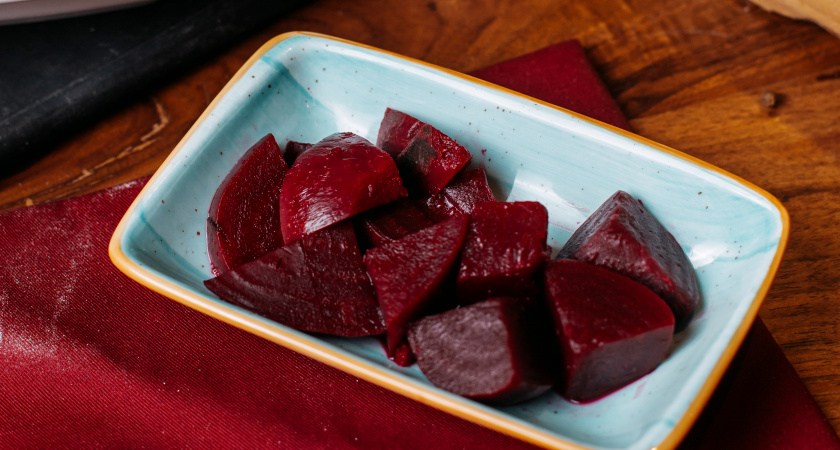 Я больше не варю свеклу: готовлю ее без грязных кастрюль и неприятного запаха - на вкус сочная, ароматная и мясистая