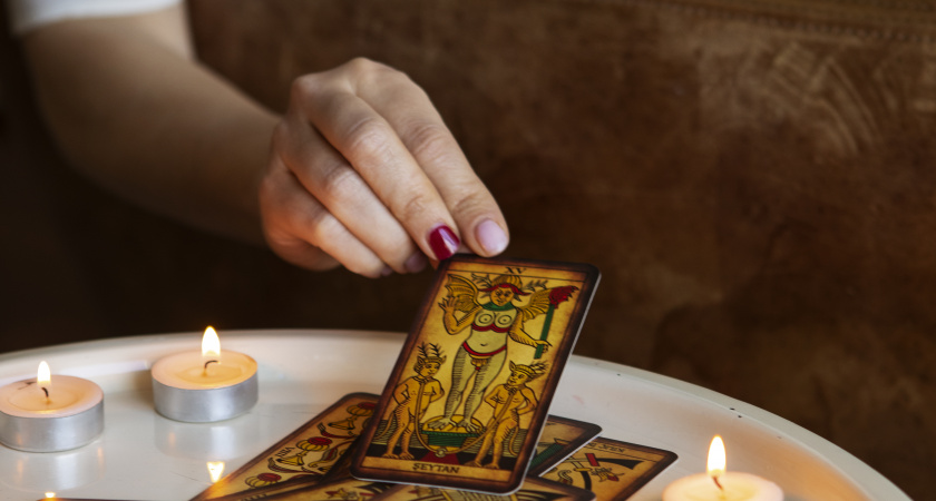 Судьбоносные арканы января: расклад Таро на вторую половину января 2025 для всех знаков - правда, выбор и неожиданные развязки