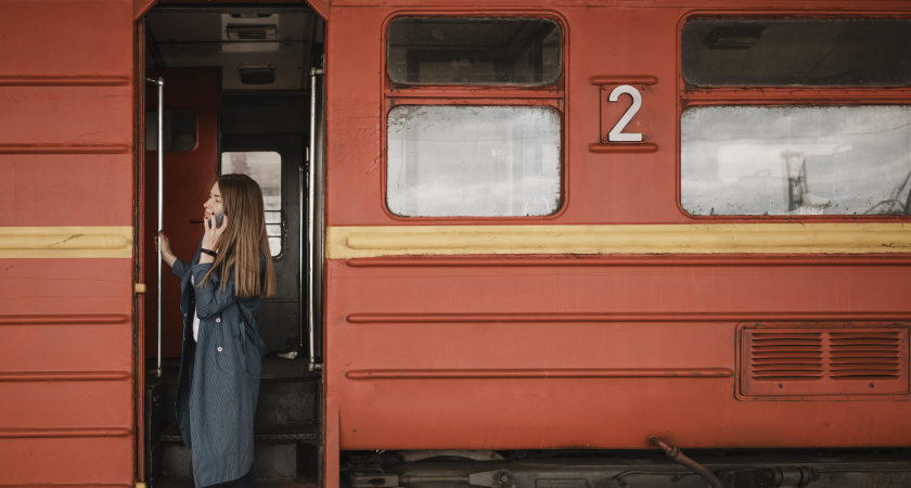 Борьба за нижние полки в поезде продолжается: мамаши придумали новый способ заставить пассажира уступить - не ведитесь