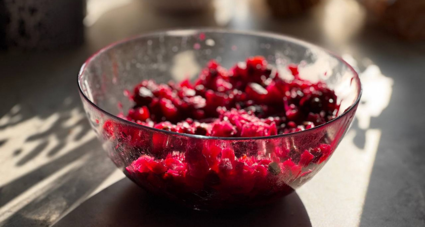 Свеклу на салаты теперь всегда варю в пакете: и почему я раньше не знала о таком способе – 25 минут и готово