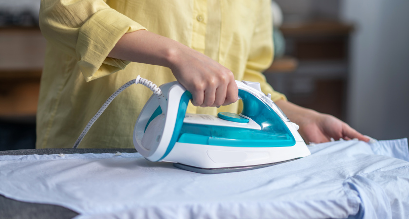 Отвлеклись на 1 минуту — и утюг все испортил: в СССР знали, как убрать подпалину без химчистки