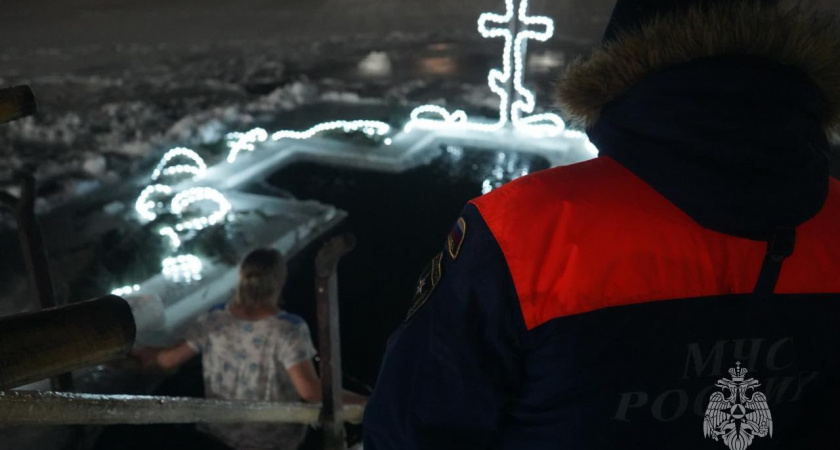 В калининградском МЧС рассказали сколько человек окунулись в прорубь на Крещение