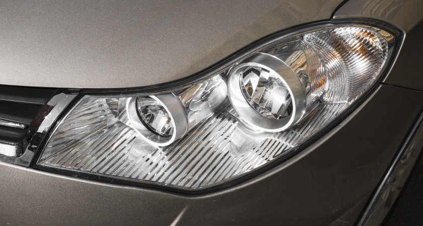 Штрафа в 500 рублей оказалось мало: за ксеноновые фары предлагают лишать водительских прав - вот что еще известно