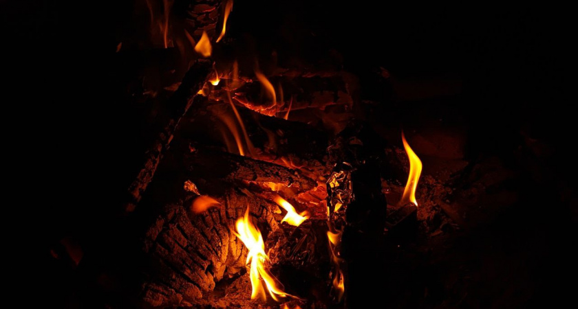 Вспыхнули не только чувства: в Калининграде мужчина поджег квартиру после расставания с любимой