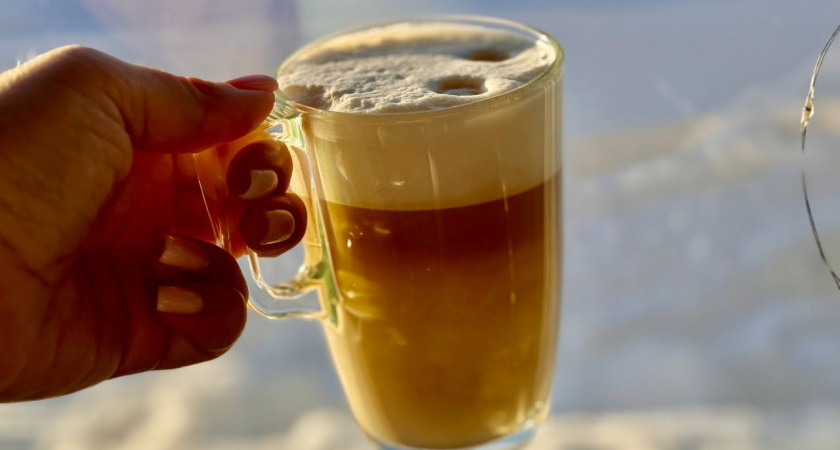 Ученые придумали, как готовить вкусный кофе без кофеина и токсичных веществ: питерская разработка