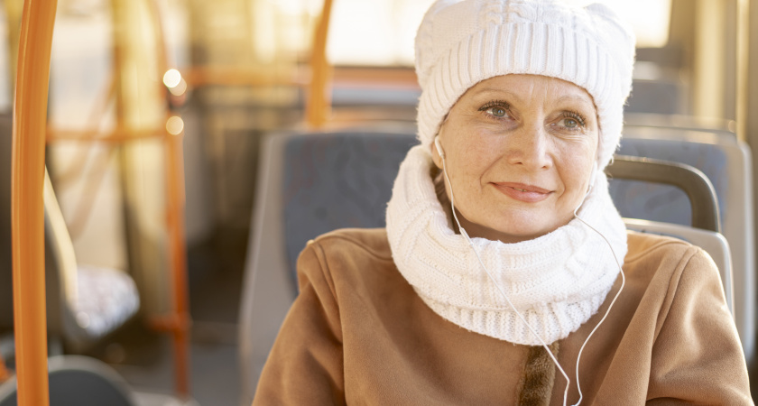 5 зимних покупок, которые действительно стоит сделать всем, кому за 50: это вам любой модный эксперт скажет