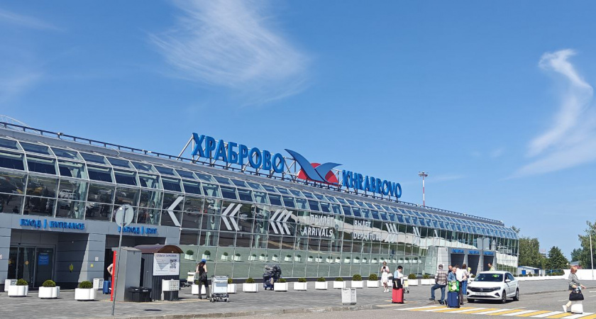 В Калининградском аэропорту пассажирку на досмотре заставили прилюдно раздеться до белья