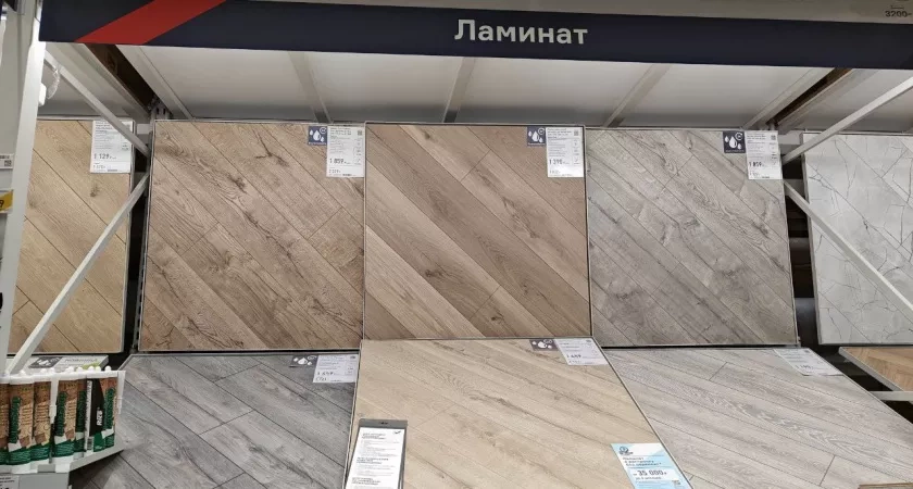 Эпоха ламината и паркета закончилась: чем в 2026 году дизайнеры покрывают пол в современных квартирах