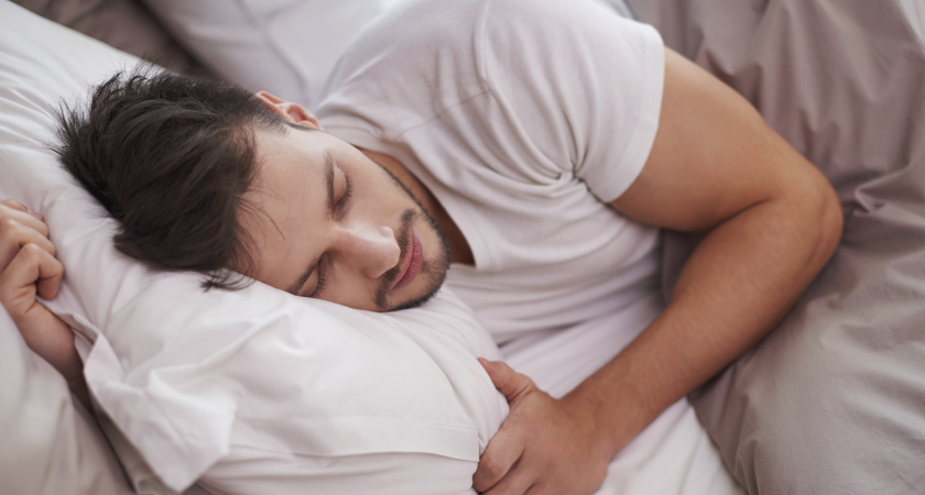 Спать на кровати больше не модно: умные люди используют более комфортные вещи для сна - вот о чем речь