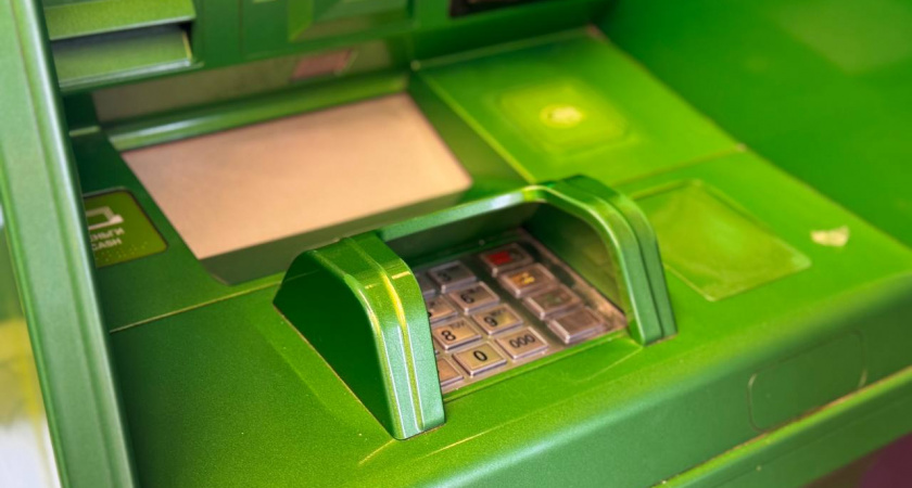 Россияне стали массово закрывать счета в Сбере: без паники - объясняем, что происходит