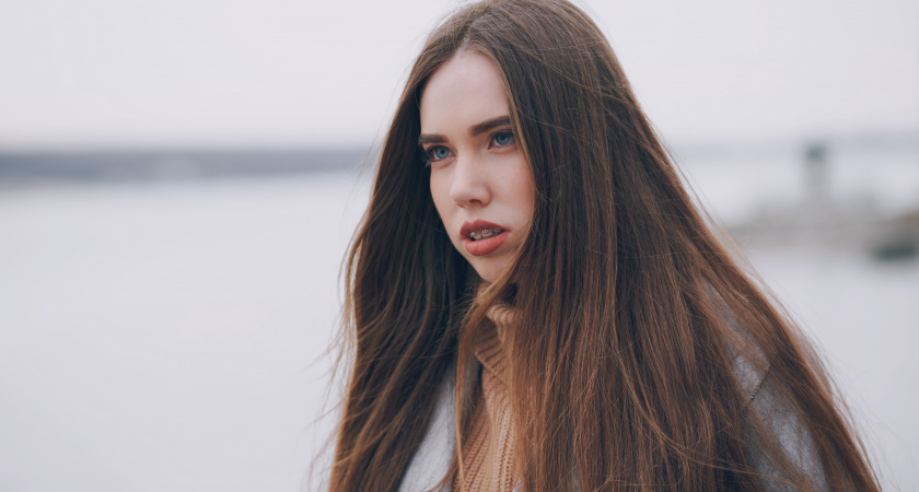 Волосы блестят без бальзама: еще в СССР ополаскивали не кондиционером, а водой с этим "секретом" из холодильника