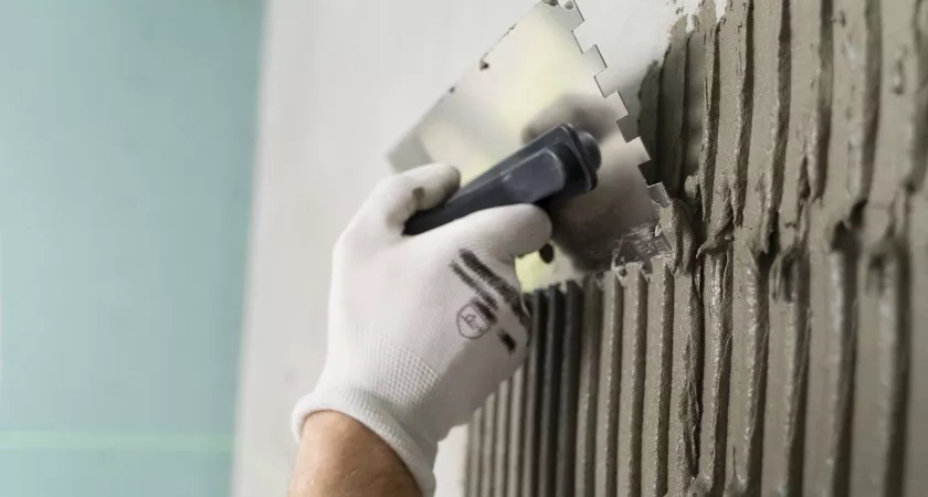 Стены «и так ровные»: можно ли наносить декоративную штукатурку без подготовки — мнение специалистов