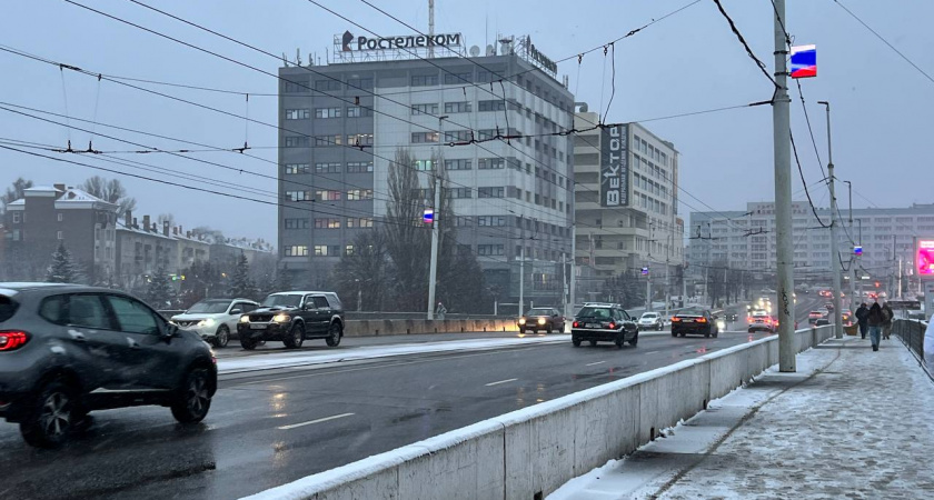 На Гагарина транспортный коллапс: 4 машины столкнулись, а автобус блокировал движение и