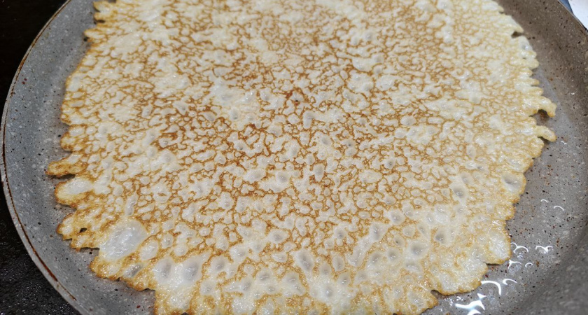 Почему у одних блины снимаются легко, а у других прилипают к сковороде и рвутся: дело не только в масле