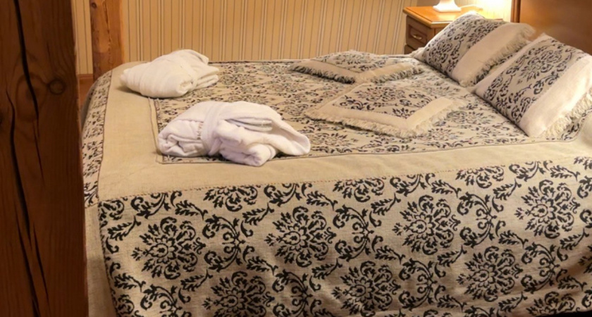 Как правильно поставить кровать в спальне: сдвинули на полметра — и сон стал глубже, вот в чем секрет