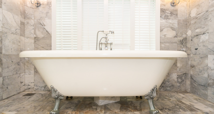 Эффект мрамора за 12 часов — без стройки: новый тренд 2026 года захватывает ванные комнаты