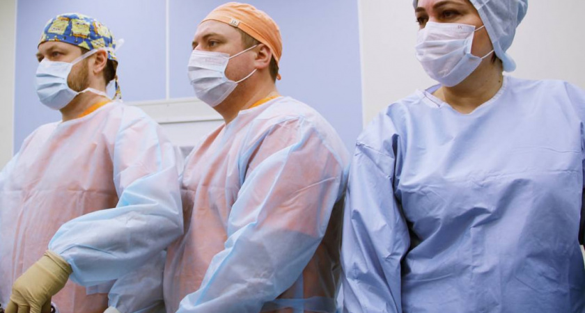 Калининградского мальчика с булавкой в лёгком экстренно увезли в Москву и прооперировали