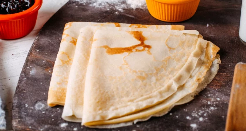 С 16 февраля начинается Масленица: запишите рецепт ажурных блинчиков на 1 литр молока - получаются с первого раза