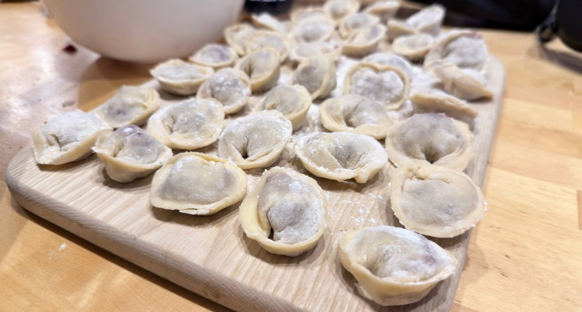 200 мл в муку – идеальное тесто для пельменей и вареников готово: не развариваются, хоть час вари