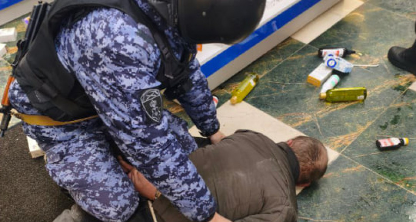 В Калининграде мужчина разнес аптеку — его задержали прямо на месте погрома