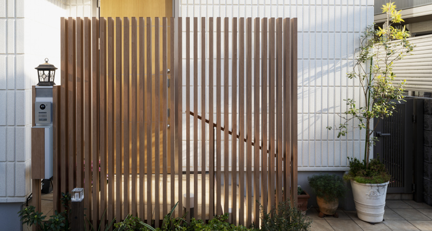 Нашла идеальную отделку для фасада - выглядит дорого-богато, а стоит копейки: лучше сайдинга и штукатурки в 5 раз