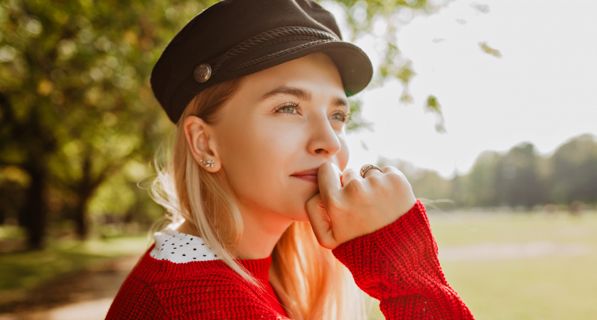 Топ-5 головных уборов — тренды весны-2026: что выбирают модницы после 35 и почему простые формы снова в моде