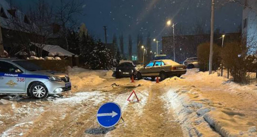 В Калининграде Mazda и Audi не разъехались на встречке: пострадал водитель