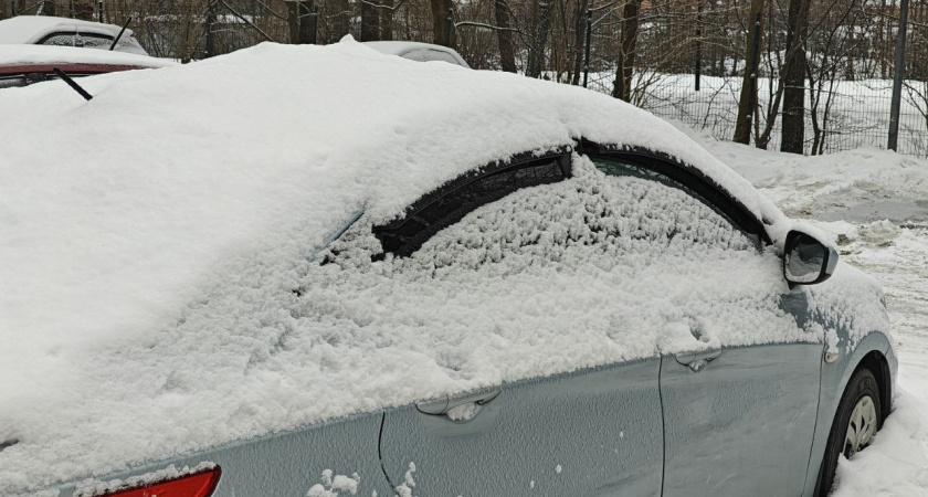 Один носок - и стекло сияет: забытая хитрость водителей СССР - идеально для конца февраля