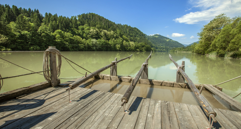  "Ржавые штыри на пляжах, горы мусора в парке, обветшалый пирс": отдых в Абхазии стал главным разочарованием года - реальный отзыв